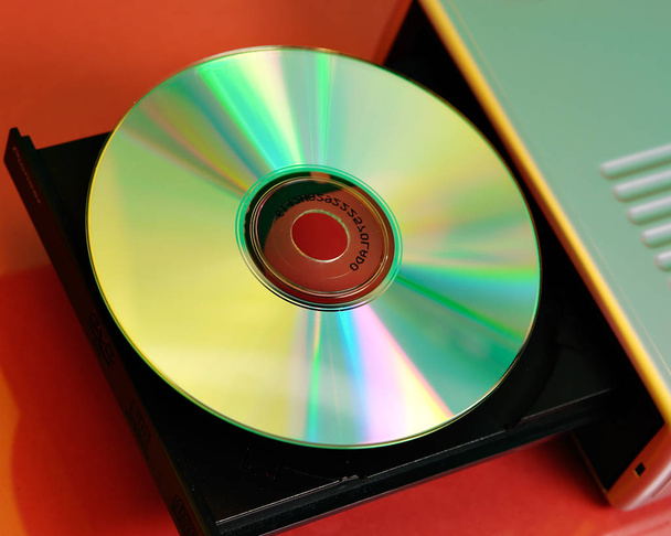 Insertar cd en el reproductor de cd
 - Foto, imagen