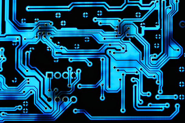 Elektronikus számítógép áramköri kék nyomaival - Fotó, kép