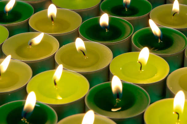 Группировка горящих свечей
 - Фото, изображение