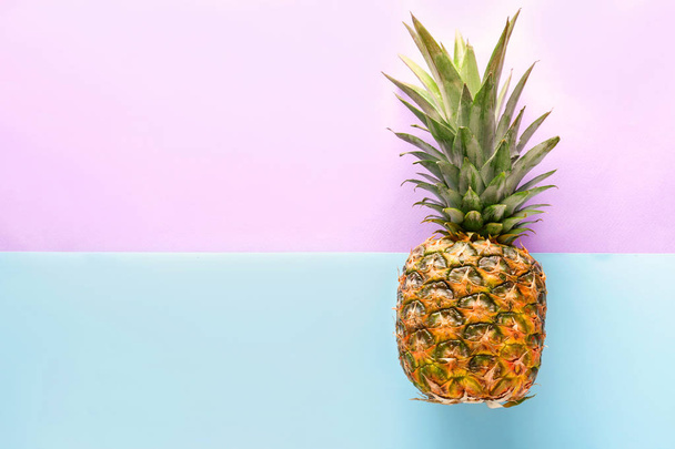 Delicious pineapple on color background - 写真・画像