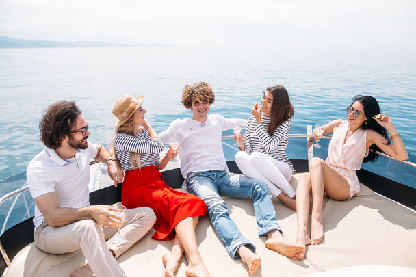 Friends having fun sailing on a yacht in sea, laughing, chatting and chilling - Foto, Imagem