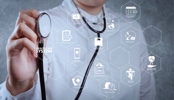 Terveydenhuoltojärjestelmän kaavio terveystarkastus ja oire VR dashboard.smart lääkäri ja teknologia lääketieteellinen käsite
 - Valokuva, kuva