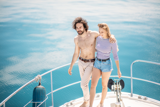 Hot dating lovers on the luxury boat in open sea in summer. - Foto, afbeelding