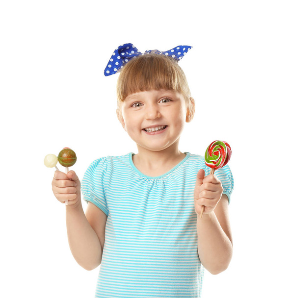 Schattig klein meisje met lollies op witte achtergrond - Foto, afbeelding