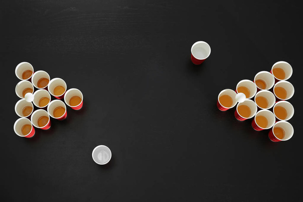 Set pour jeu de bière pong sur la table
 - Photo, image
