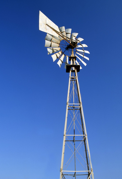 Moinho de vento de irrigação
 - Foto, Imagem