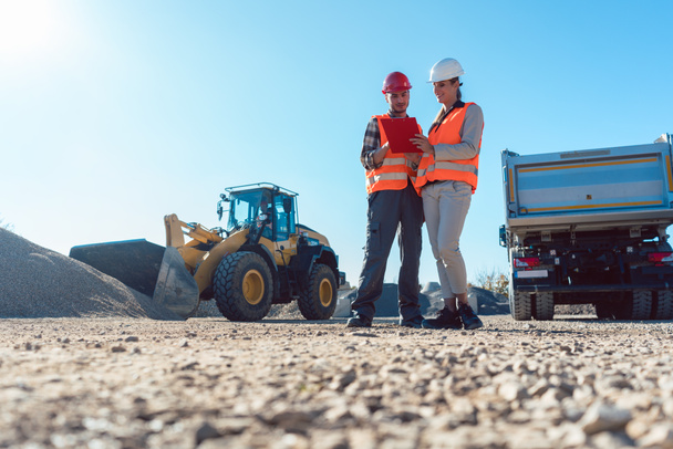 İşçi ve toprak işleri inşaat site planlama mühendisi  - Fotoğraf, Görsel