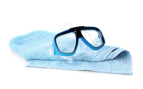 Maska pływanie z ręcznikiem na białym tle - Zdjęcie, obraz