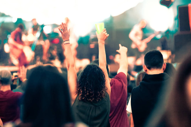 menigte op concert - muziekfestival - Foto, afbeelding