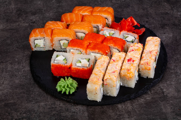 Set di sushi giapponese con vari ingredienti
 - Foto, immagini