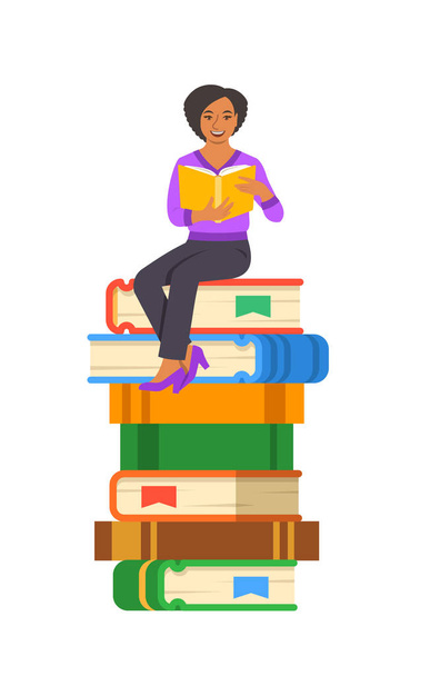 Mladá dívka černý student přečte otevřená kniha sedí na zásobníku obří knih. Koncepce vzdělávání střední školy. Vektorové ilustrace kreslené. Příprava na zkoušky pomocí papírové knihy. Moderní vzdělané mládí - Vektor, obrázek