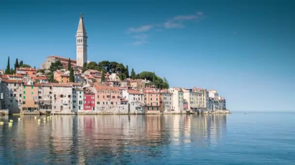 Krásné historické zděné přímořské město Rovinj na Istrijském poloostrově Chorvatska - Záběry, video