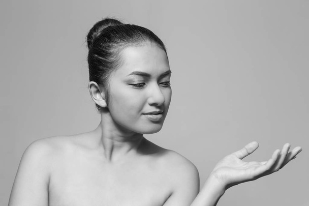 Beleza mulher asiática retrato Close up no rosto isolado no fundo branco
 - Foto, Imagem