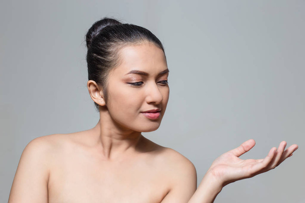 Bellezza asiatico donna ritratto Close up su faccia isolato su sfondo bianco
 - Foto, immagini