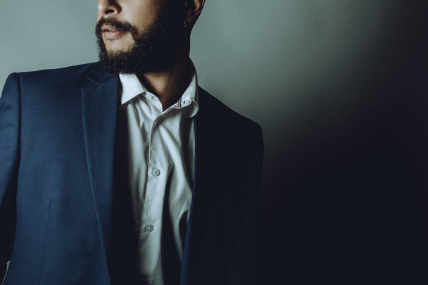 Beard man in a blue suit - 写真・画像
