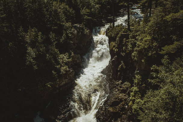 Rawdon、ケベック、カナダでの滝 - 写真・画像