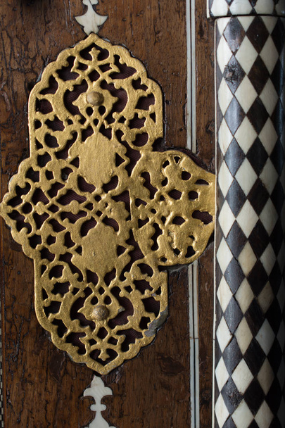Příklad osmanských uměleckých vzorů aplikovaných na kovy - Fotografie, Obrázek