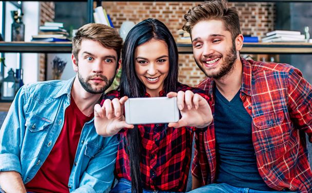 Young friends taking selfie photo on smartphone at home - Fotoğraf, Görsel