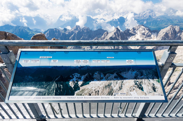 Massiccio della Marmolada, Dolomiti, Itay. Spettacolare vista sulla Punta Rocca e sulle altre cime delle Dolomiti
 - Foto, immagini