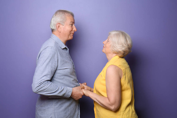 Happy senior couple on color background - Zdjęcie, obraz