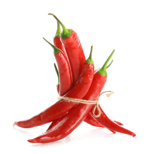 punainen chili paprikat valkoisella pohjalla - Valokuva, kuva