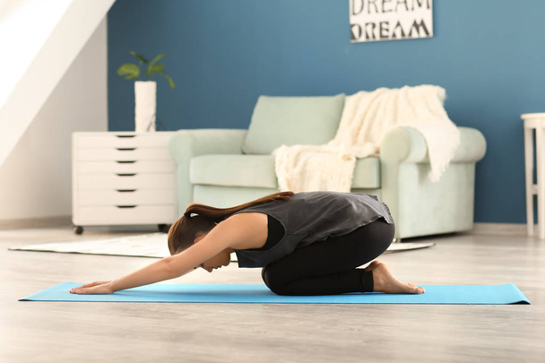 Young woman practicing yoga at home - Foto, Imagem