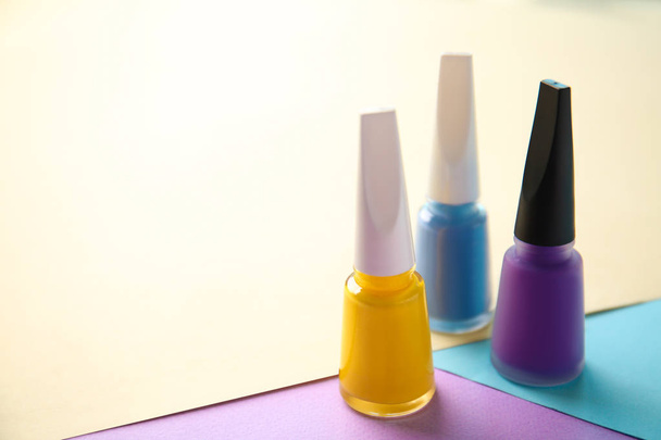 Pullot kynsilakat värillinen tausta - Valokuva, kuva