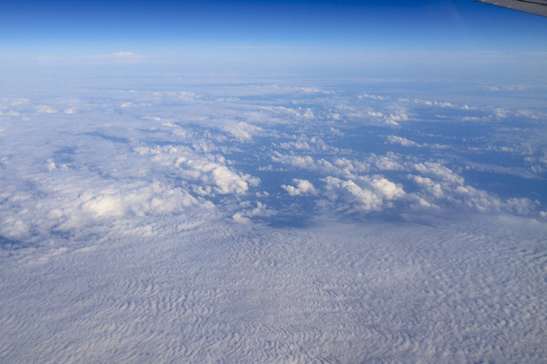  Topraklara seyir uçak penceresinin havadan görünümü  - Fotoğraf, Görsel