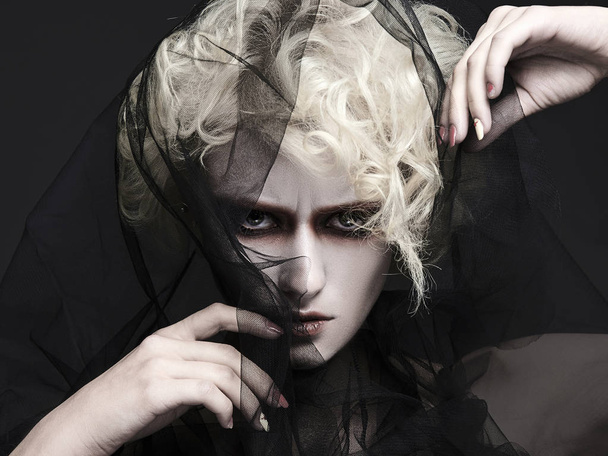fashion halloween make-up girl with white skin and hair.young woman in veil.black widow style - Foto, afbeelding