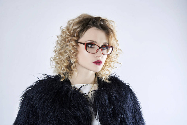 Beautiful young woman in fur.winter style  fashion.Beauty Girl in glasses - Foto, Imagem
