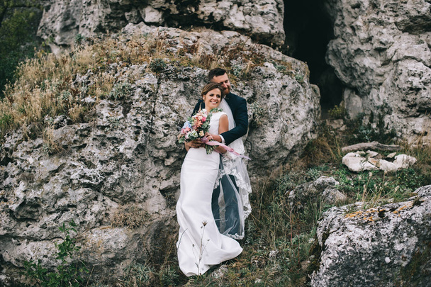 beautiful happy young wedding couple hugging and smiling - Fotografie, Obrázek