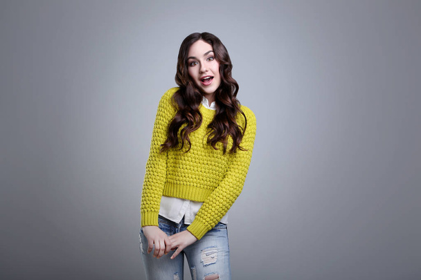 Young woman in sweater on grey background - Foto, Imagem