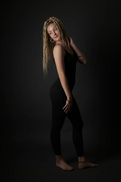 Blonde young woman dancing dancehall - Photo, Image