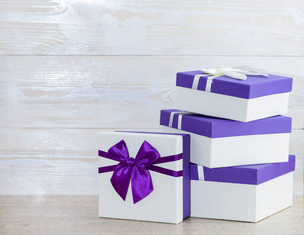gift box on a wooden background - Foto, immagini