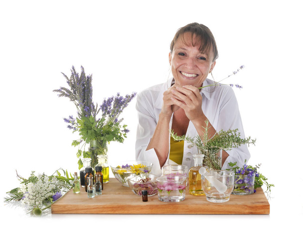 mulher e óleos essenciais na frente do fundo branco
 - Foto, Imagem