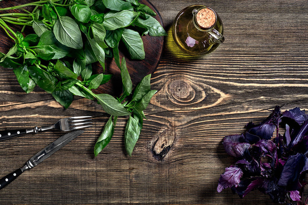 Green and purple fresh basil on wooden background. Top view - Foto, imagen