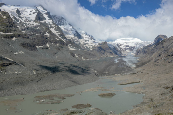 grossglockner, höchster berg Österreichs zusammen mit dem pasterze-gletscher - Foto, Bild