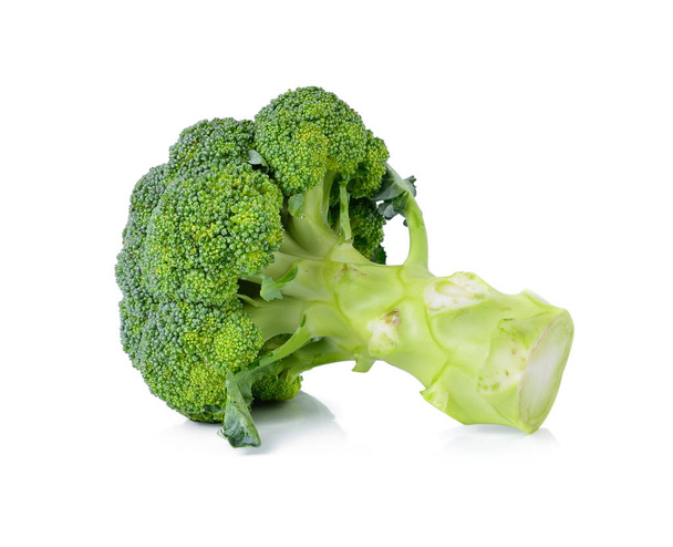 Beyaz arka plan üzerinde izole brokoli sebze - Fotoğraf, Görsel