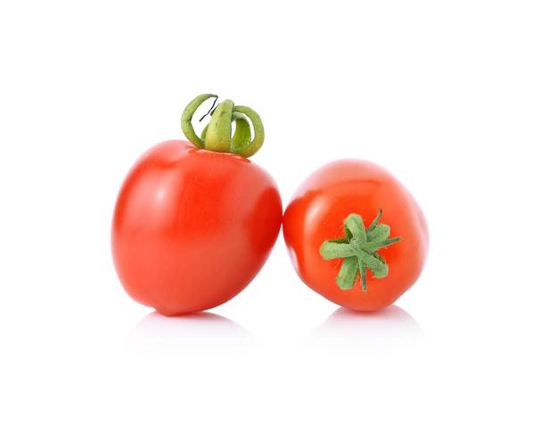Вишневі помідори ізольовані на білому тлі
. - Фото, зображення