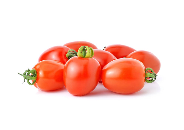 hroznový nebo cherry rajčata izolovaných na bílém pozadí. - Fotografie, Obrázek