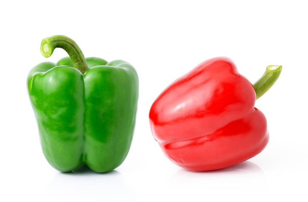 червоний зелений перець на білому тлі
 - Фото, зображення