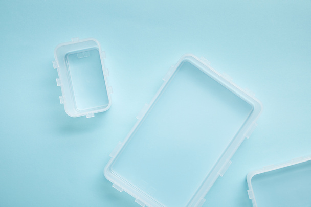 mavi izole boş öğle yemeği kutuları üstten görünüm - Fotoğraf, Görsel