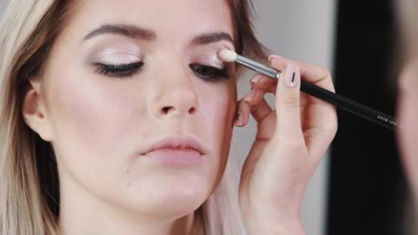 Make-up. Young Beautiful Girl making makeup with brush on cheeks. - Metraje, vídeo