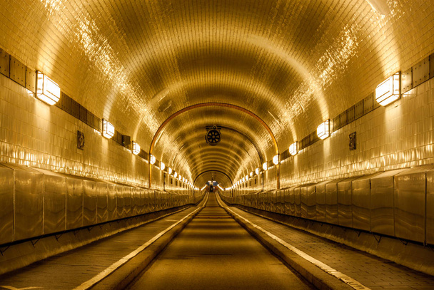 Blick in den Tunnel - Foto, Bild