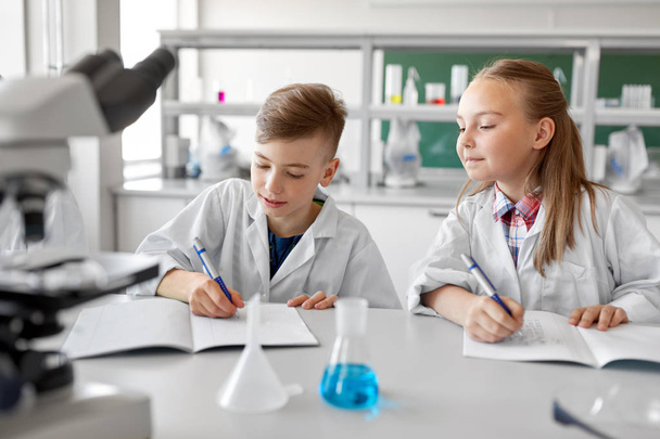 kids studying chemistry at school laboratory - Zdjęcie, obraz