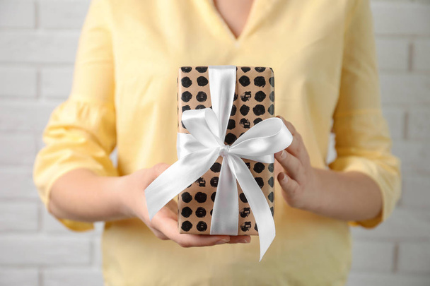 Woman holding beautiful gift box, closeup - Foto, Imagem