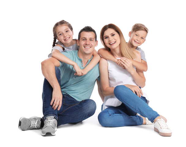 famille heureuse avec enfants sur fond blanc - Photo, image