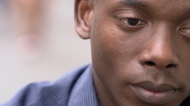 pensive daydreaming american african young man- close up - Filmagem, Vídeo