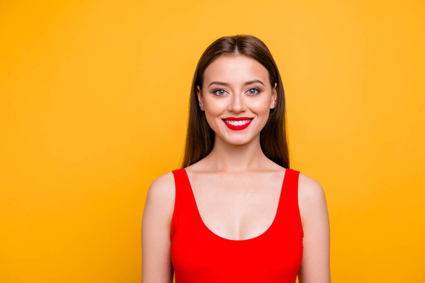 It's good to see you, summer! Close up portrait of lovely young woman looks at camera isolated on bright yellow background - Foto, Imagem