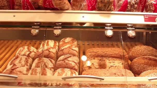 fresh bread on the counter - Footage, Video